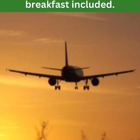 Airport 4 Season Transit Hotel カトゥナカヤ エクステリア 写真