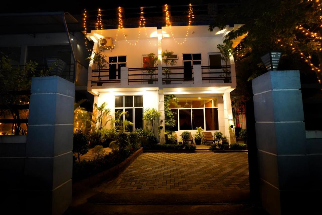 Airport 4 Season Transit Hotel カトゥナカヤ エクステリア 写真