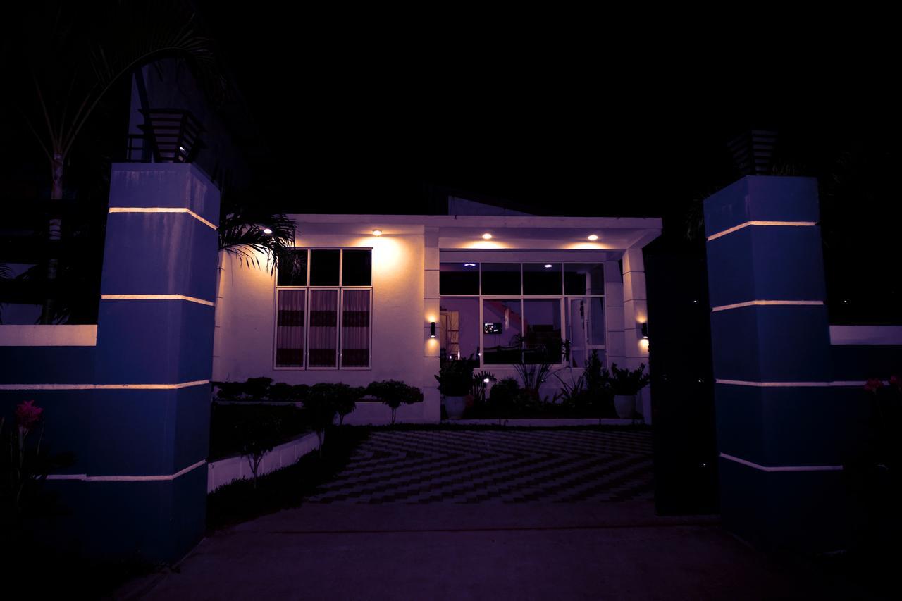 Airport 4 Season Transit Hotel カトゥナカヤ エクステリア 写真